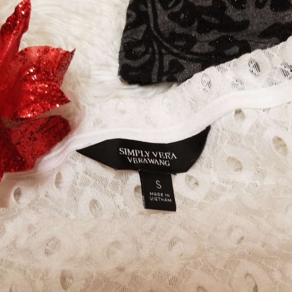 🍒4 BEAUTIFUL TOP🍒 - Picture 3 of 5